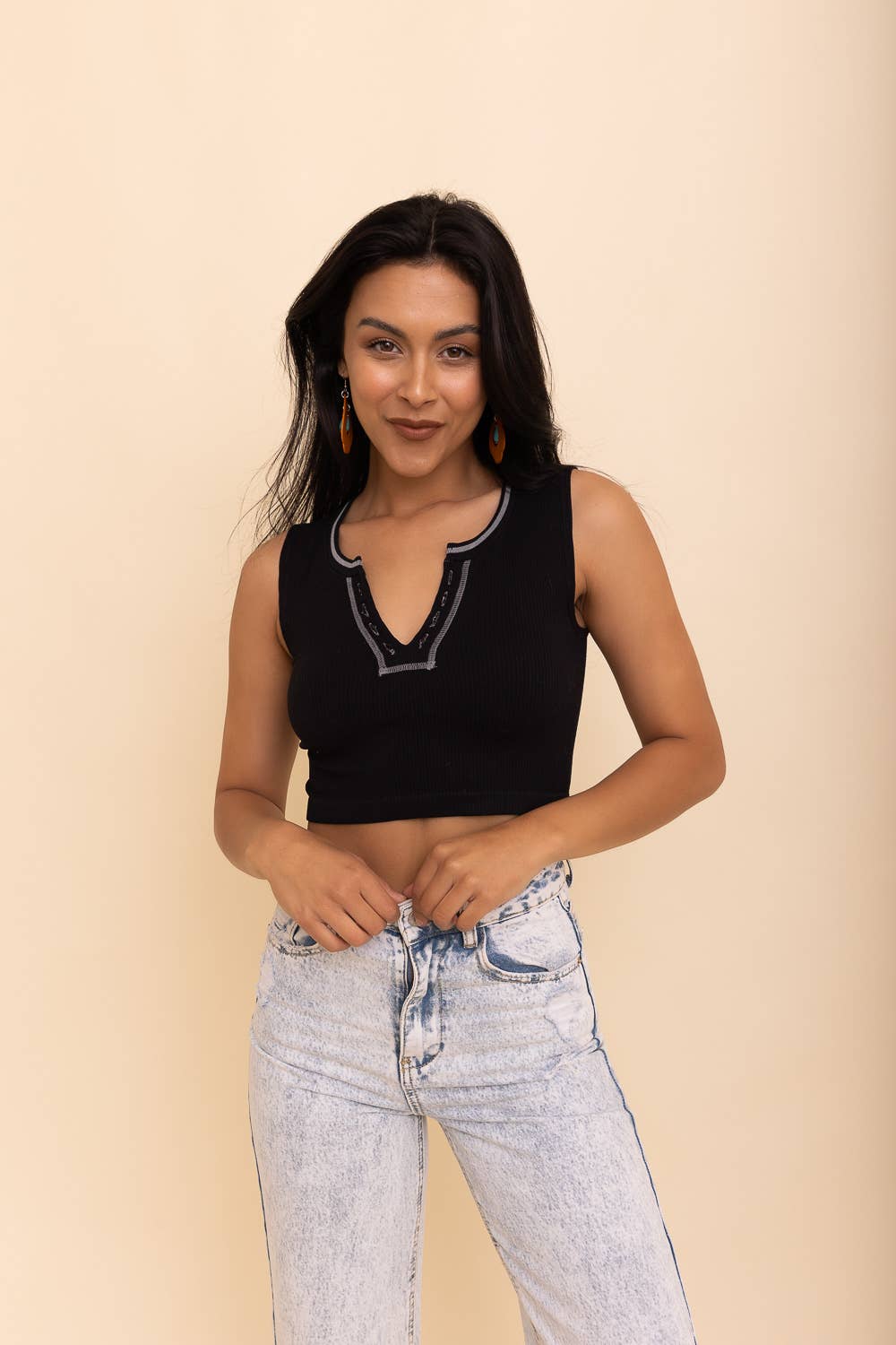 V-Neck Crop Tank - Retro Fashion Essential -Black